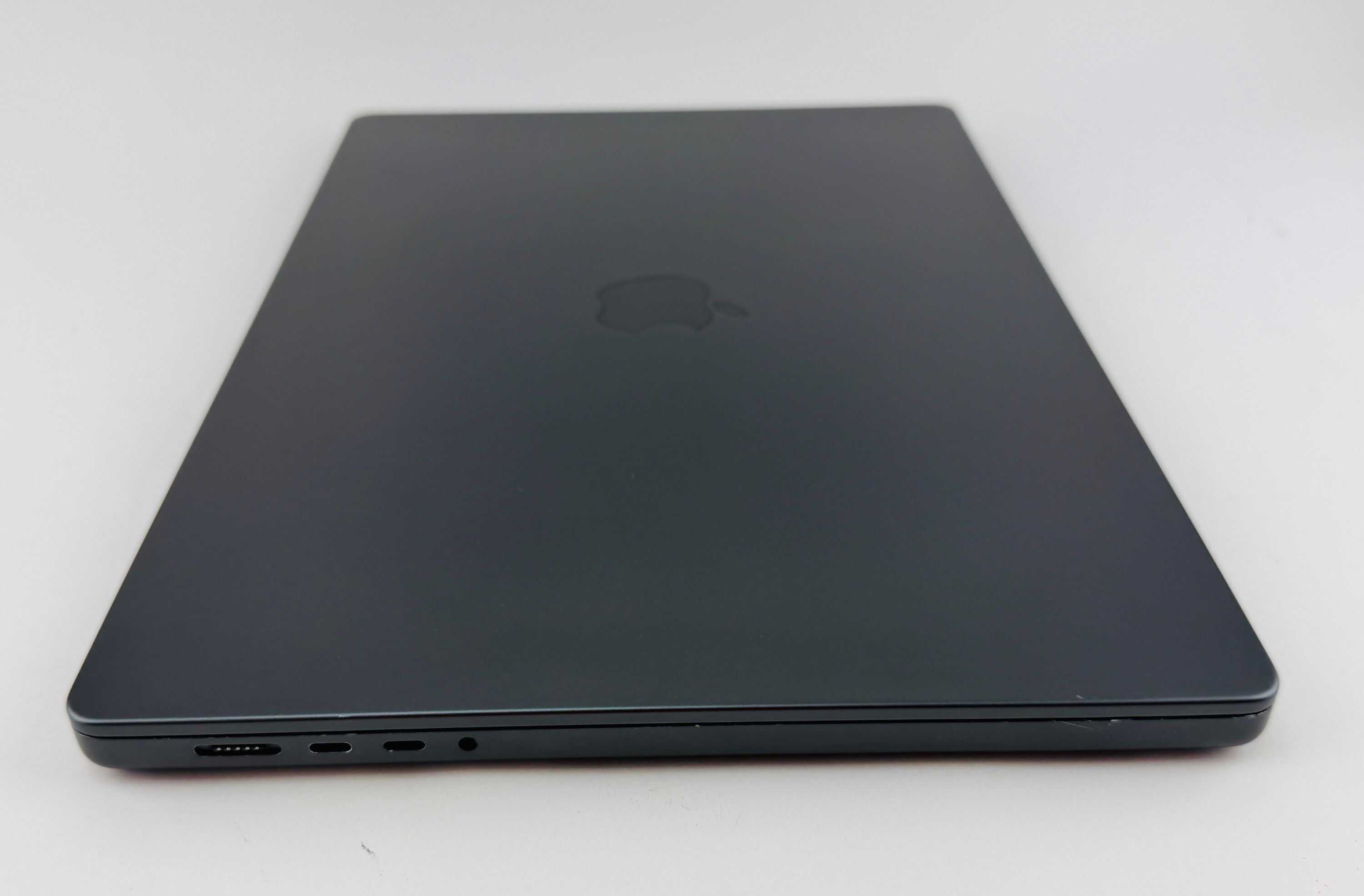 Apple MacBook Pro 16" (2024) M4 Max - Space Black