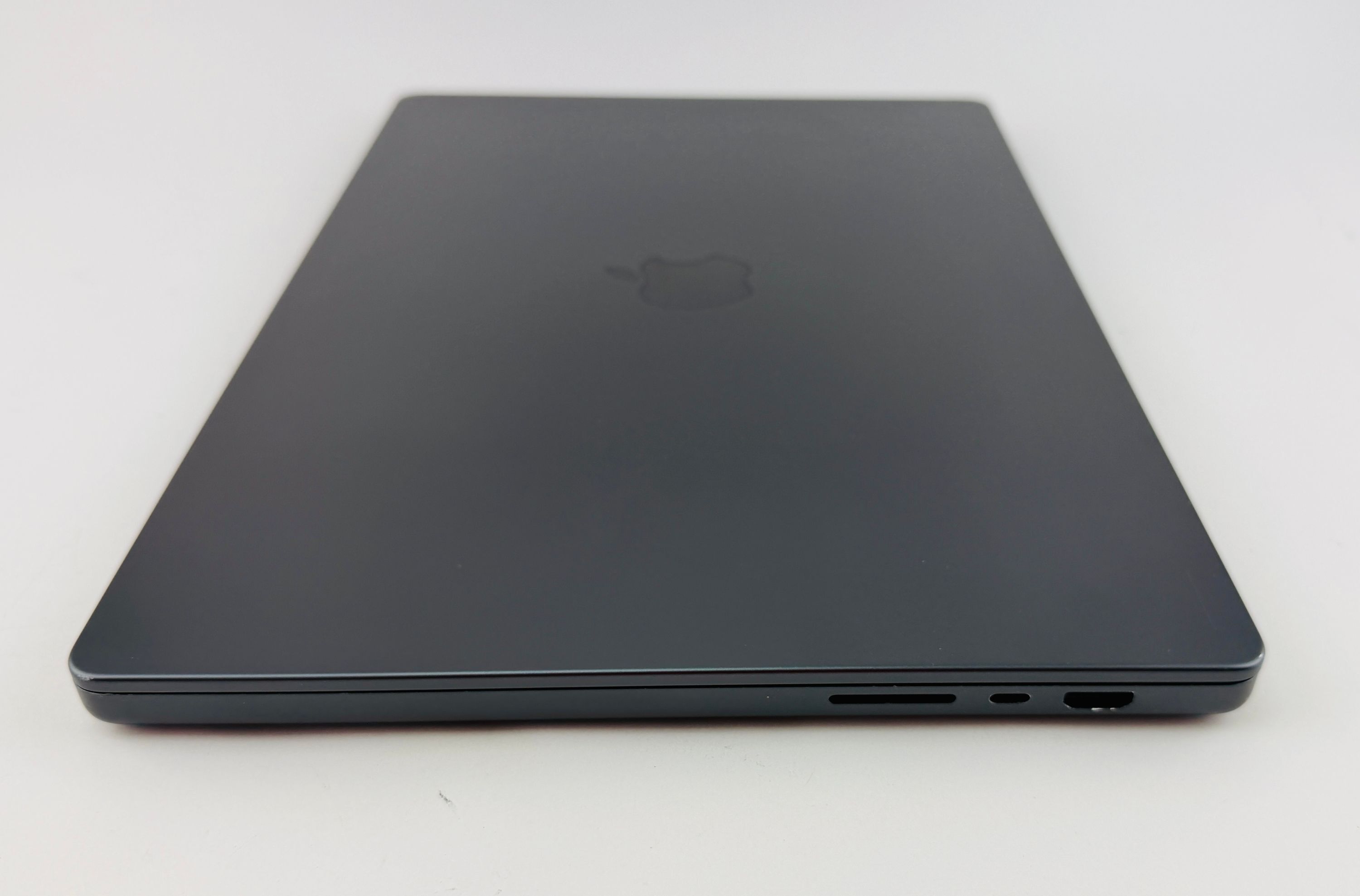 Apple MacBook Pro 16" (2024) M4 Max - Space Black