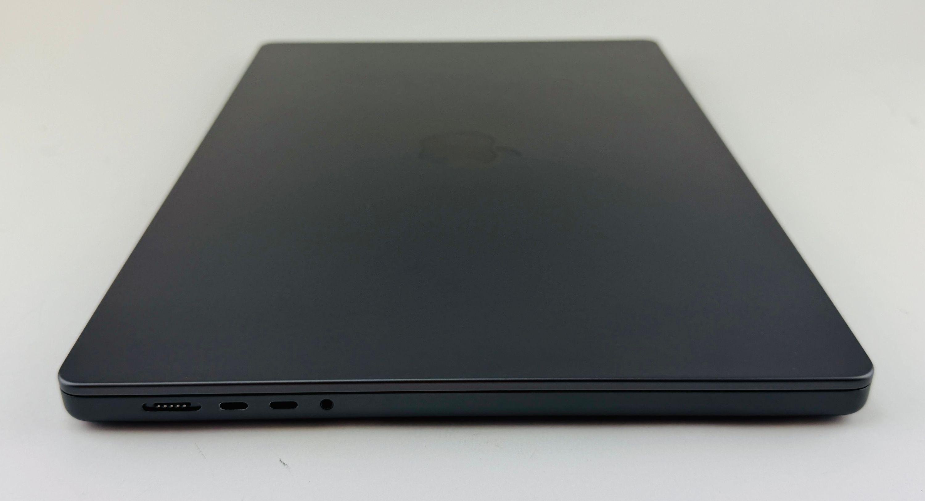 Apple MacBook Pro 16" (2024) M4 Max - Space Black