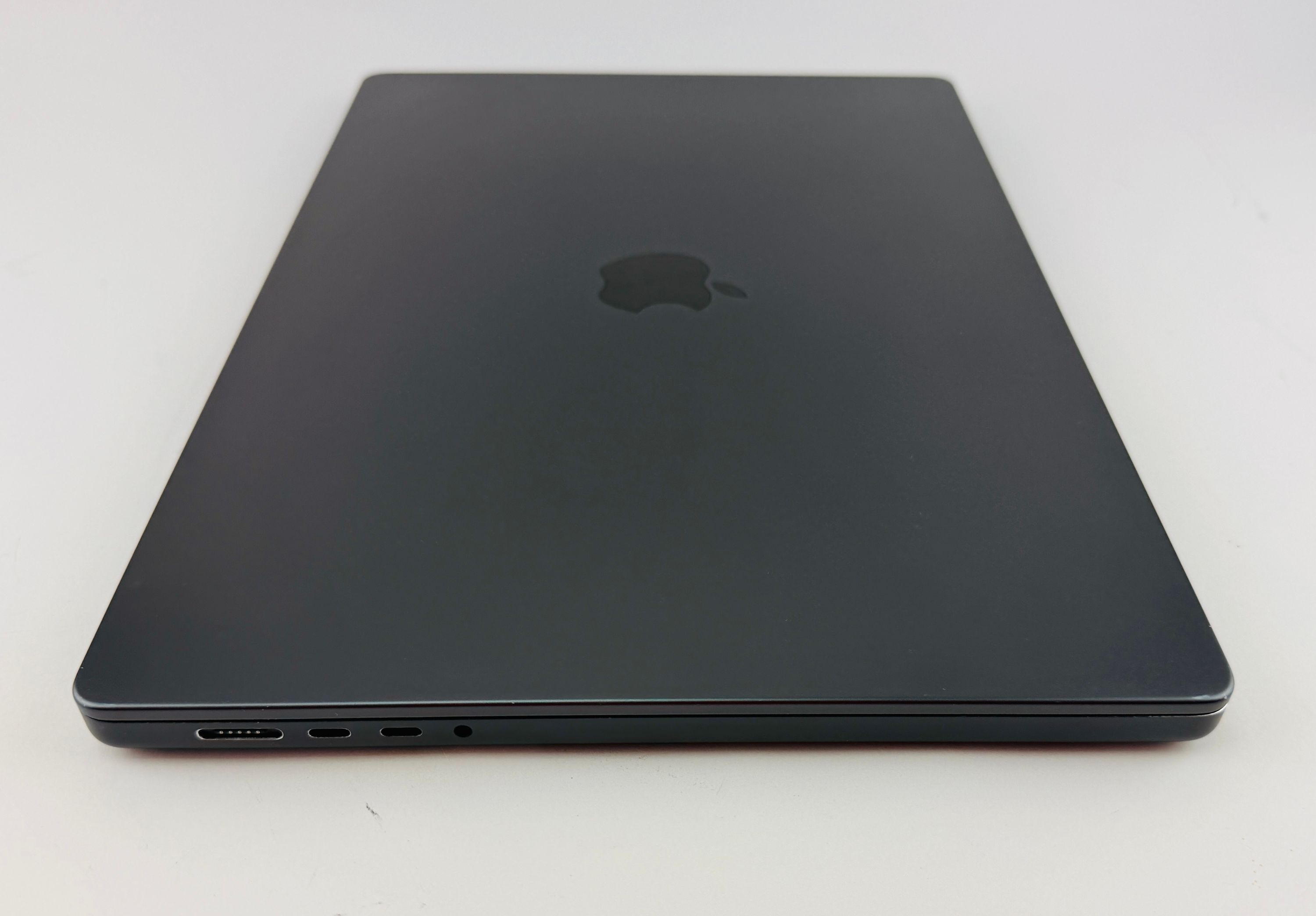 Apple MacBook Pro 16" (2024) M4 Max - Space Black