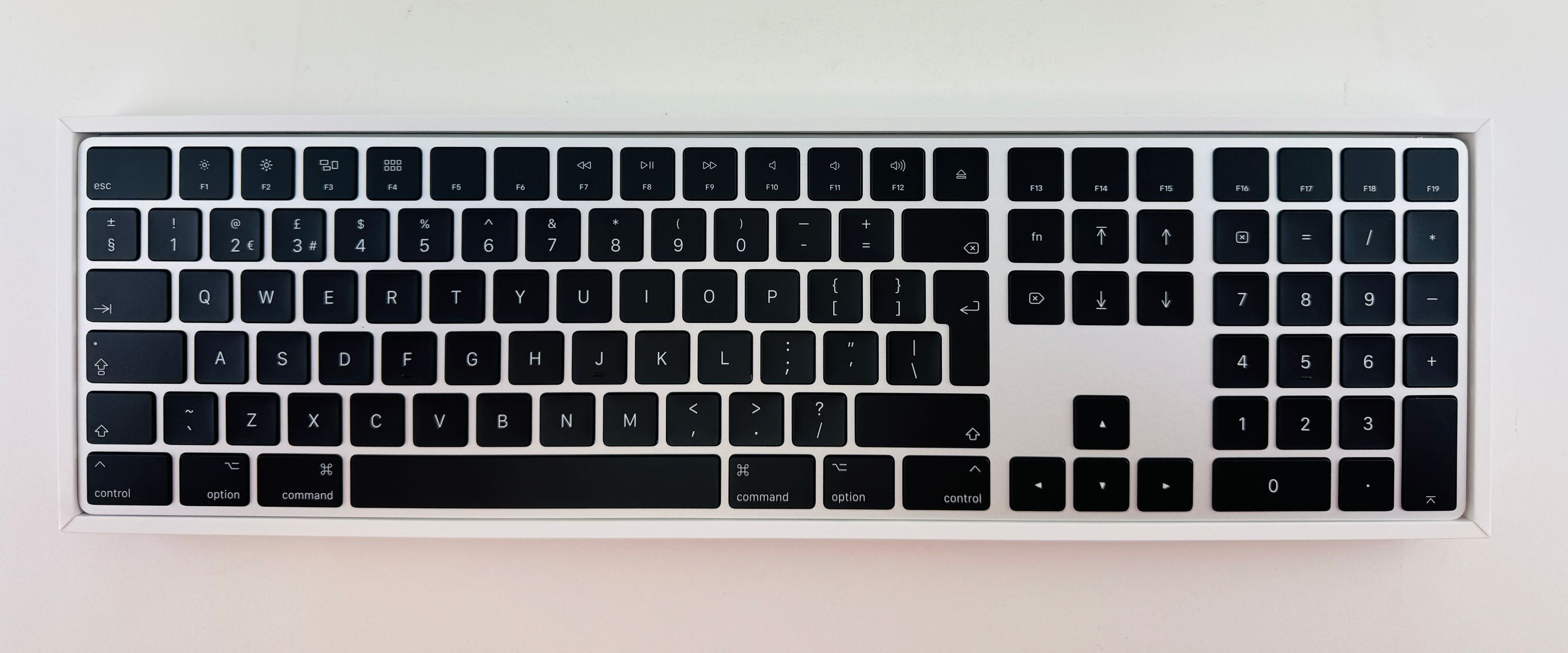 Apple Wireless Keyboard A1843 Ziffern QWERTY UK Mac Pro 7.1 Edition silber schwarz